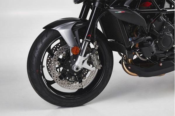 brutale-17572D057-DF73-1261-3225-C0E78CD4AB7A.jpg